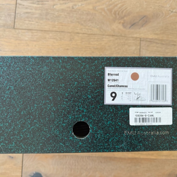 Emu Blurred sheepskin boots, new in box - Picture 2 of 4